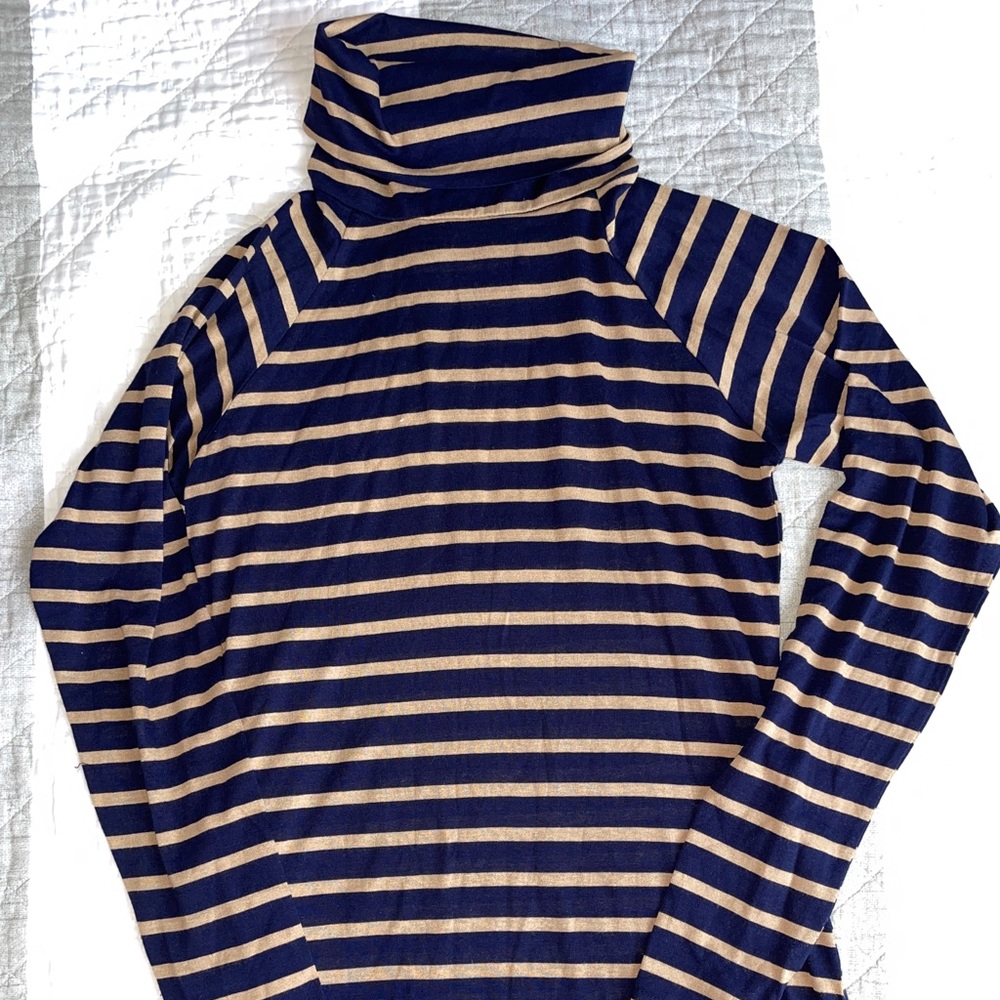 Turtle neck long sleeve Zara shirt. Size S.